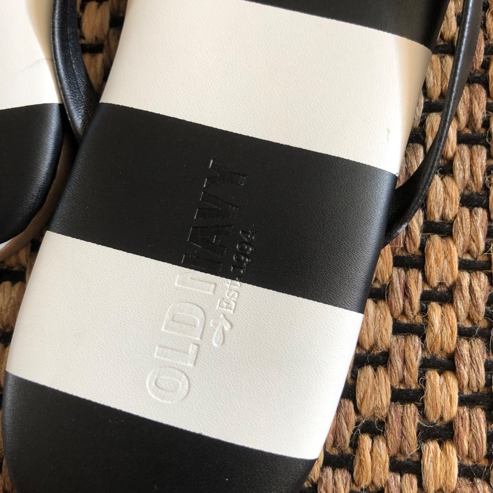 Brand New Black and White Striped Flip Flops Old Navy size 8 - Picture 2 of 4